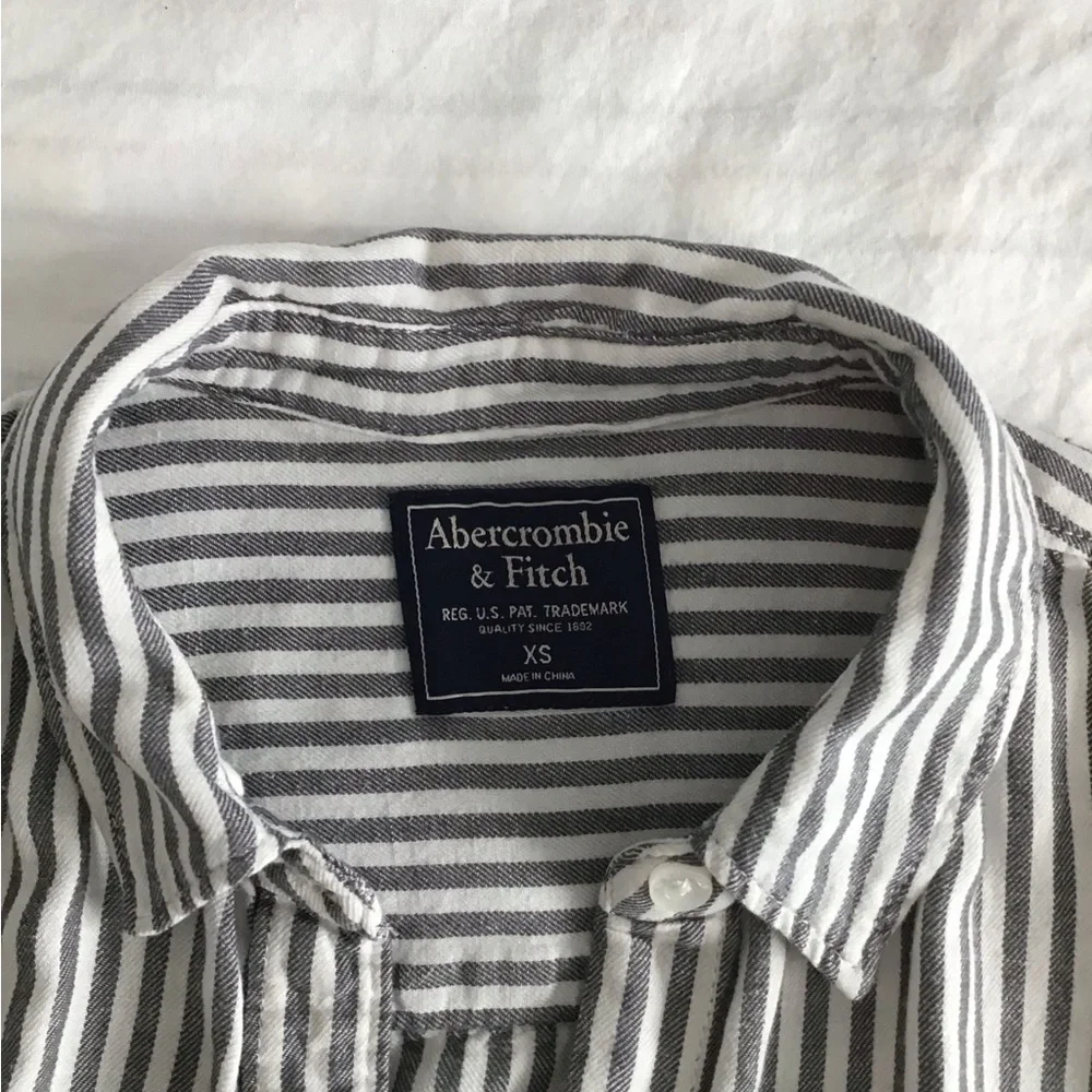 Abercrombie & Fitch Relaxed Soft Striped Button-Down Cap sleeve - Picture 2 of 4